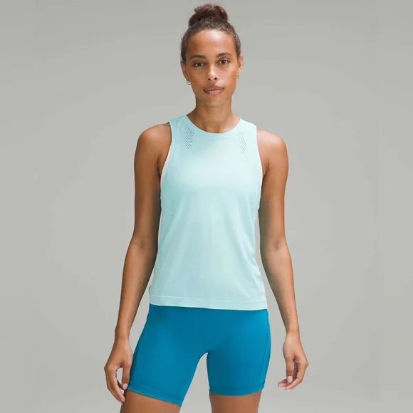 Lululemon Train to Be Tank Top in Cyan Blue - Size 4 *Hemmed* - Picture 5 of 9